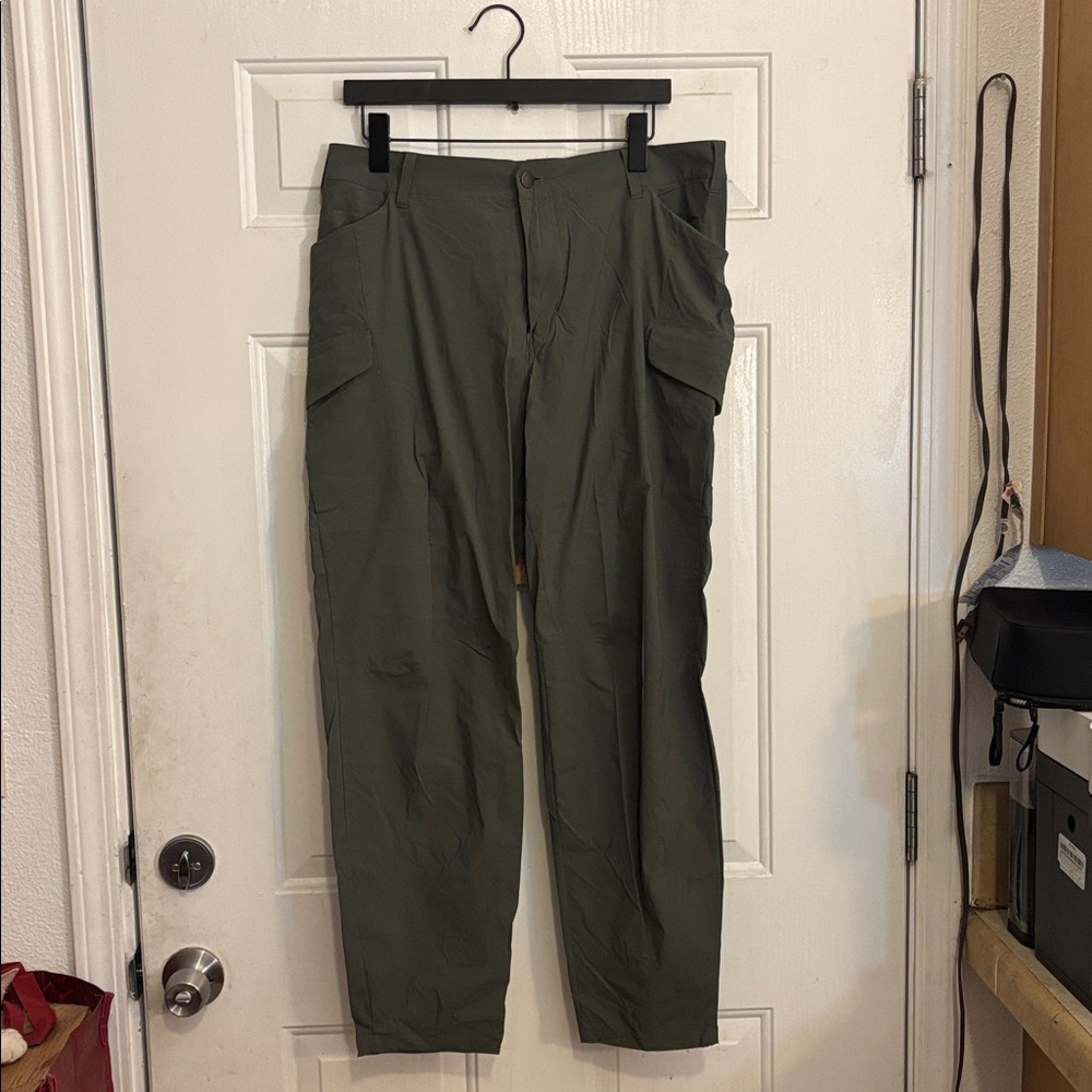 Lululemon Men Cargo Pants, Army Green, Size 34